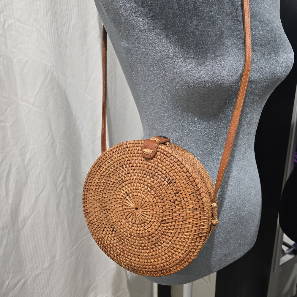 Round Woven Crossbody Bag in Tan